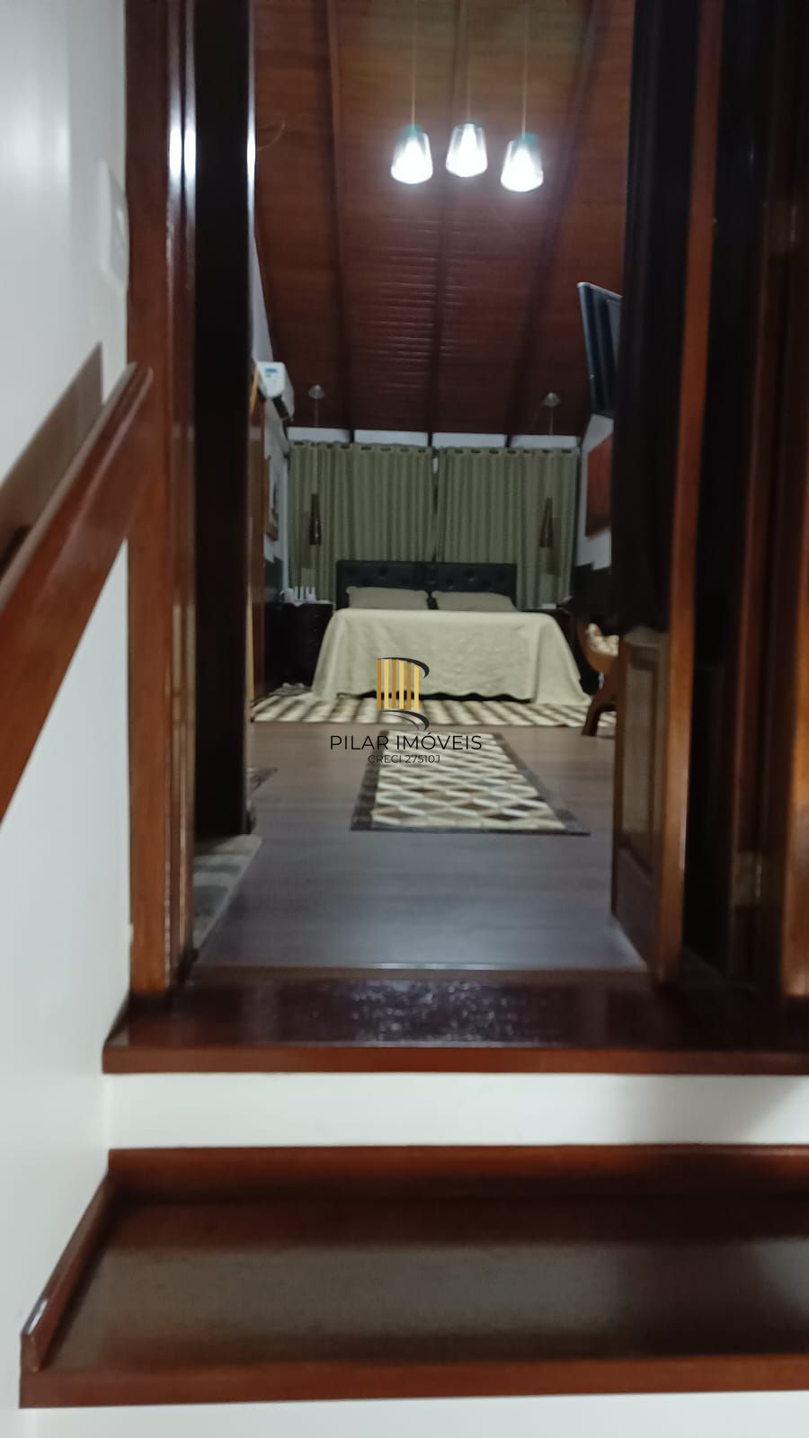 Casa no bairro Hípica - 4 dormitórios