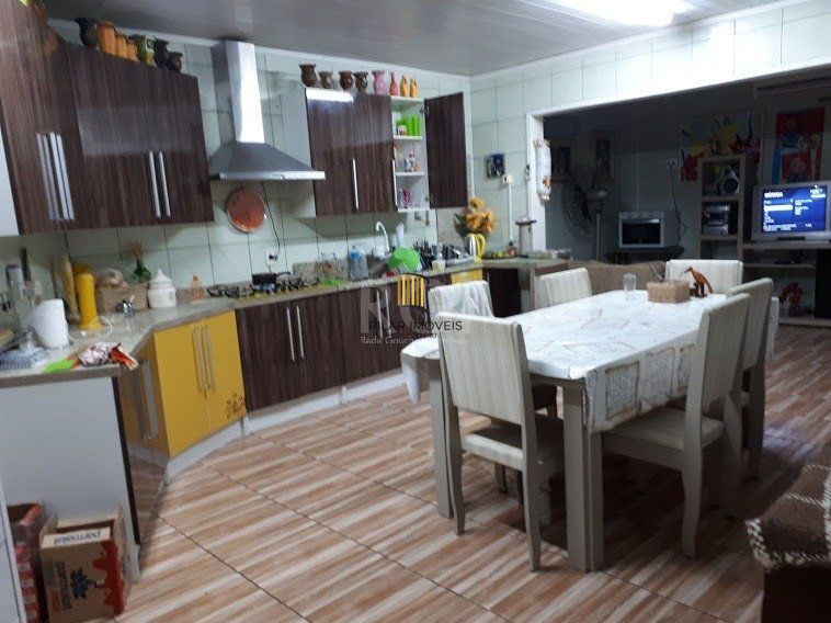 Casa com 4 dormitórios no bairro Vila Nova
