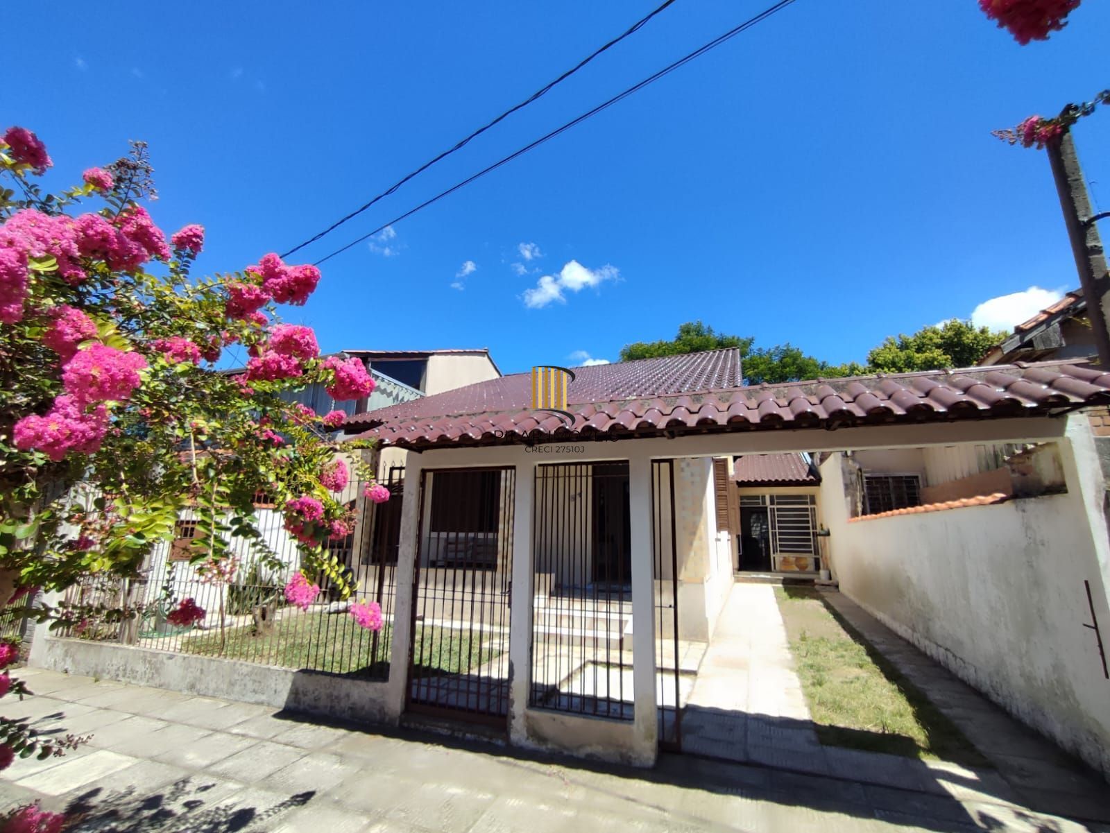 CASA NO BAIRRO IPANEMA  3 DORMITÓRIOS