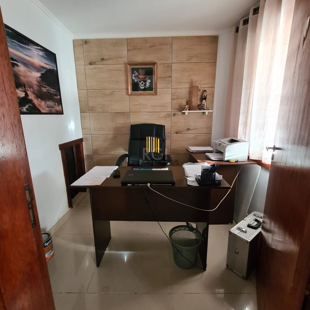 Casa no bairro Hípica - 4 dormitórios