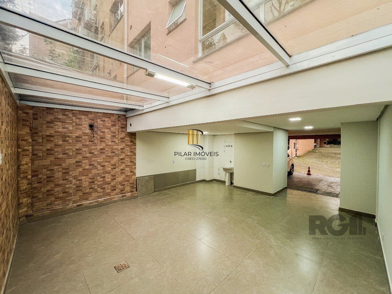 Casa em Condomínio no bairro Pedra Redonda - 5 dormitórios