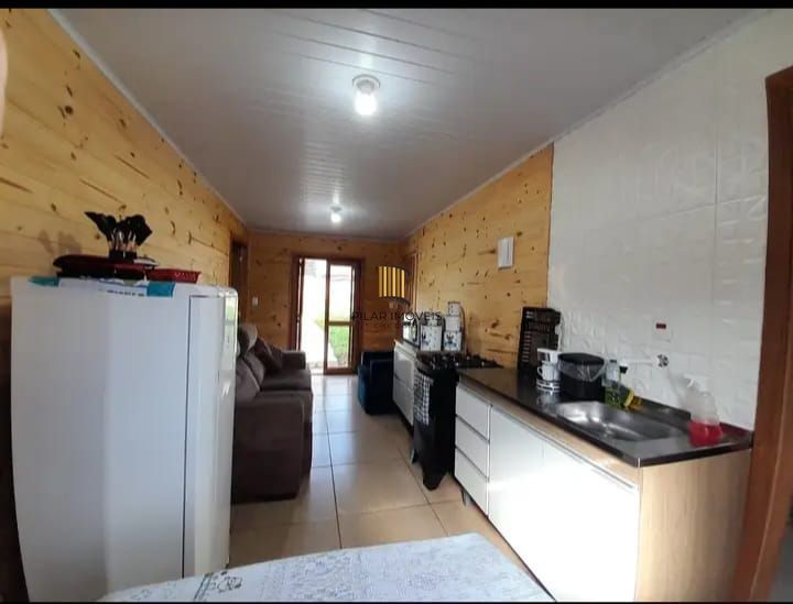 Terreno com 2 casas pré-fabricadas recém-construídas