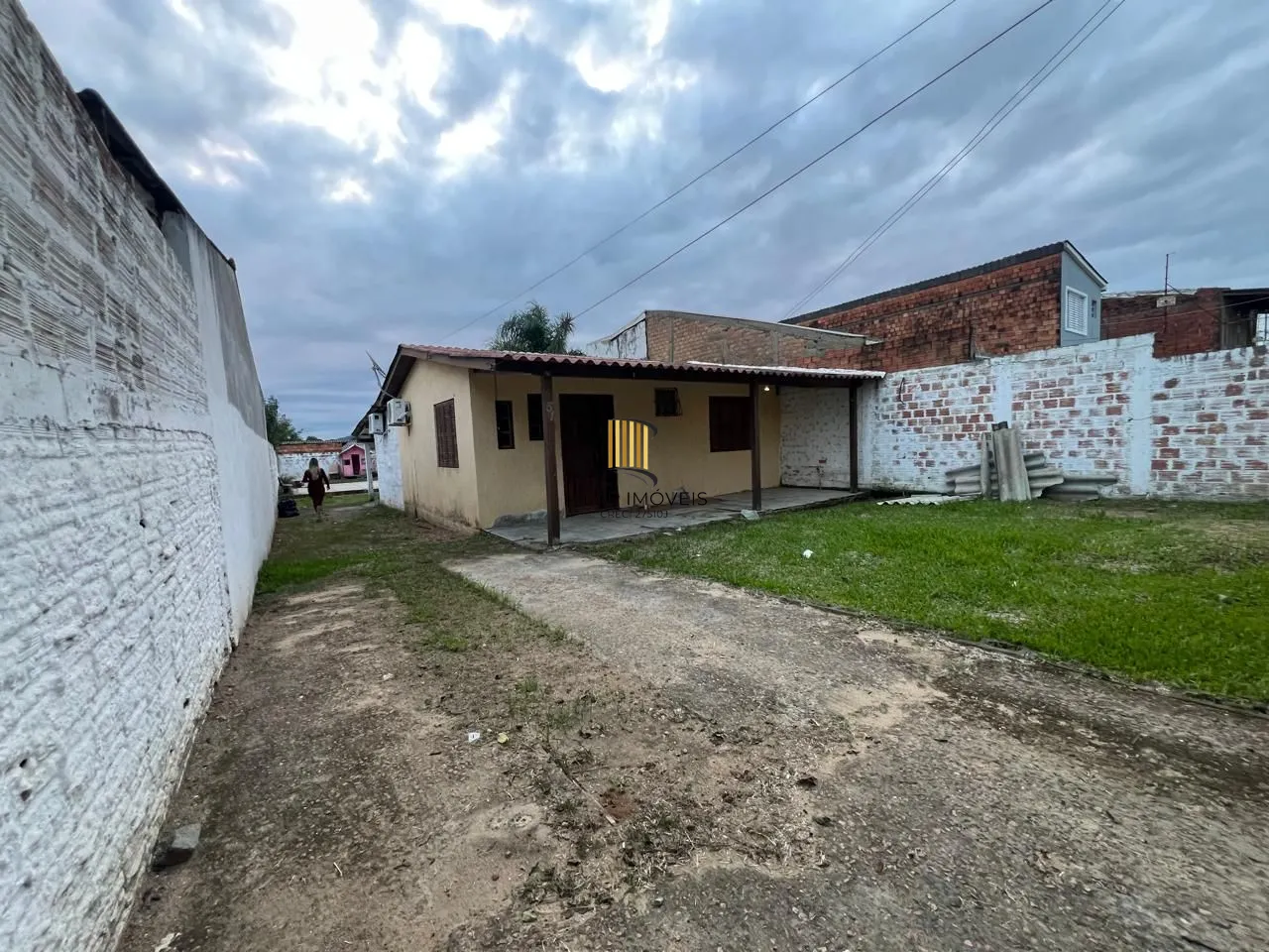 Ótima casa em de 2 dormitórios com piscina  localizada em Viamão - Pilar Imóveis