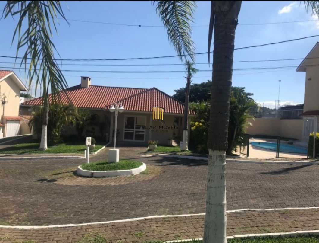 Sobrado em condomínio no bairro Hípica