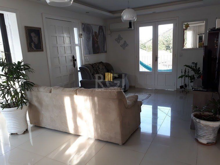 Casa com 4 dormitórios no bairro Vila Nova