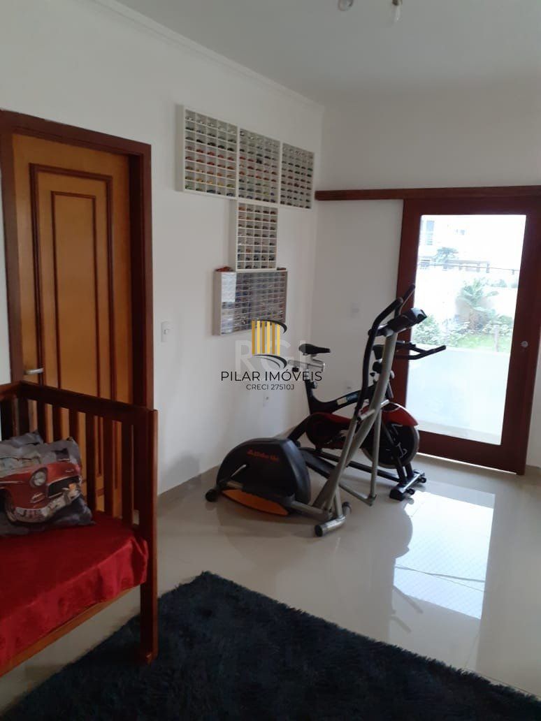 Casa 4 dormitórios no bairro Hípica