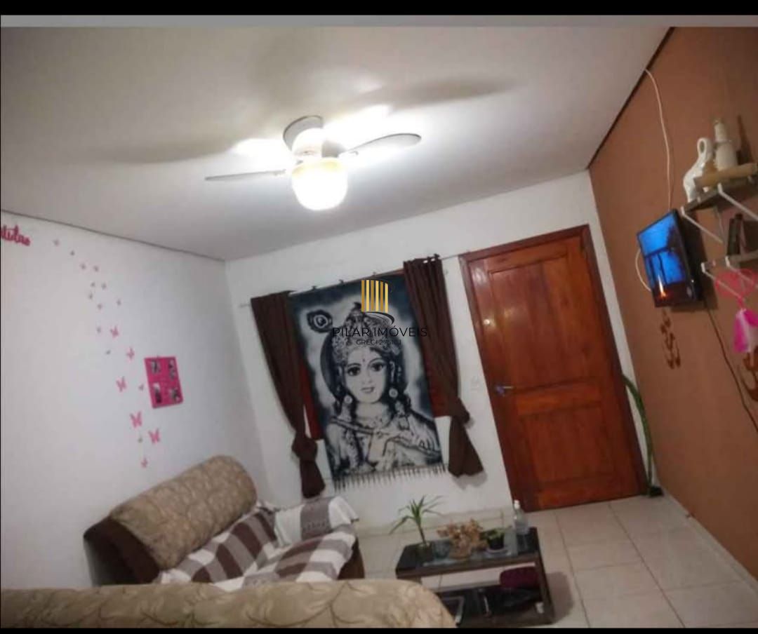 Casa de esquina no bairro Hípica - 2 dormitórios