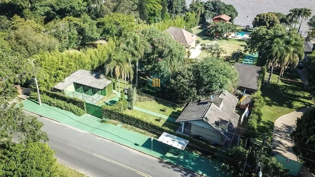 Casa no bairro Ponta Grossa com suíte presidencial