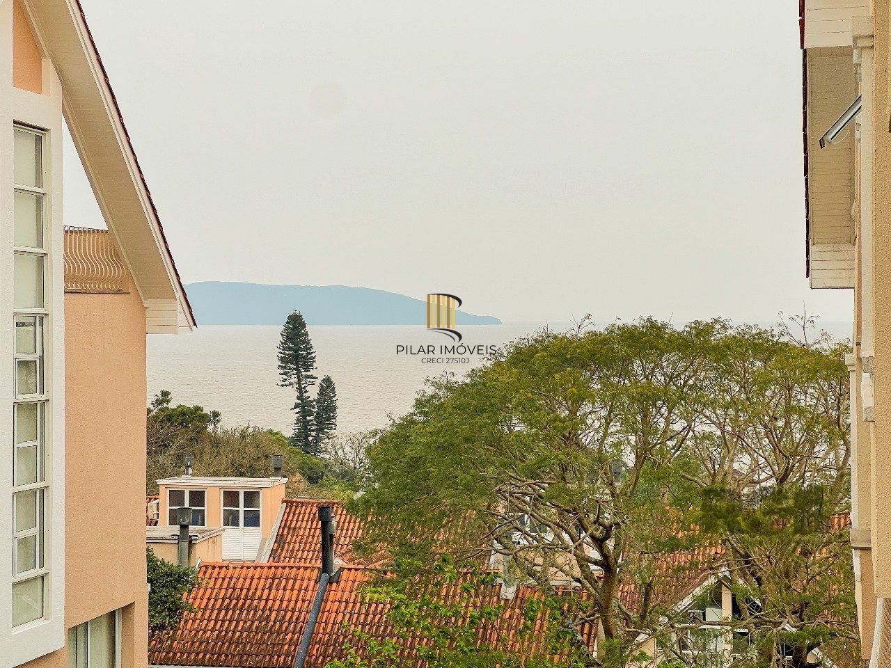 Casa em Condomínio no bairro Pedra Redonda - 5 dormitórios