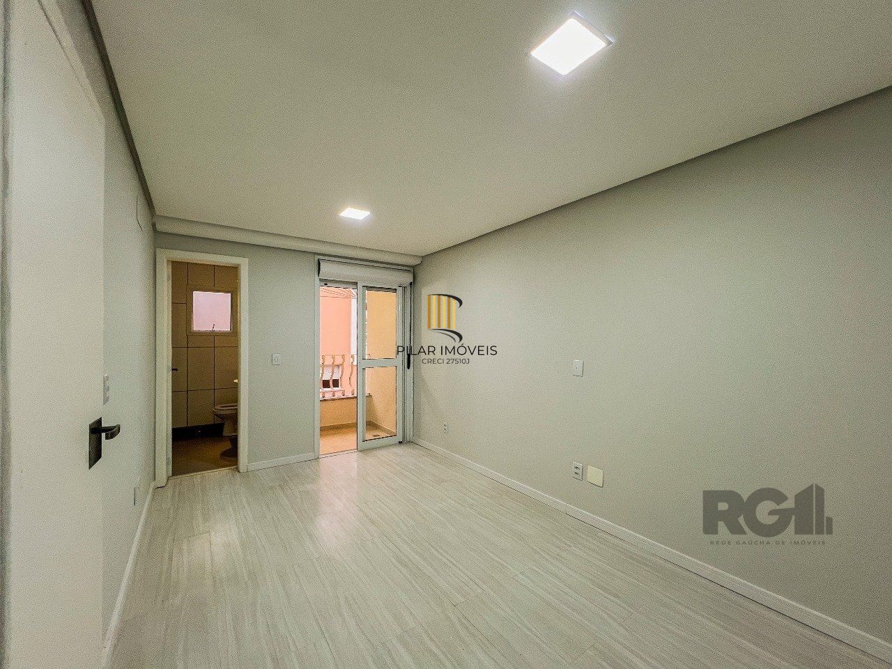 Casa em Condomínio no bairro Pedra Redonda - 5 dormitórios