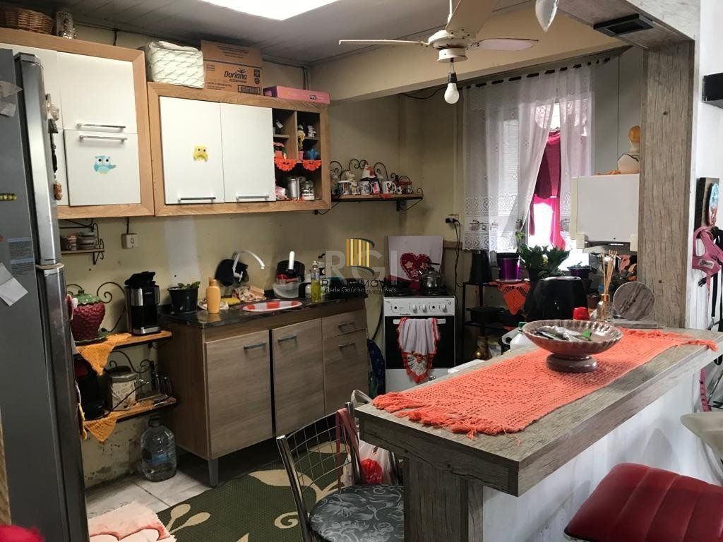 Casa no bairro Camaquã - 4 dormitórios