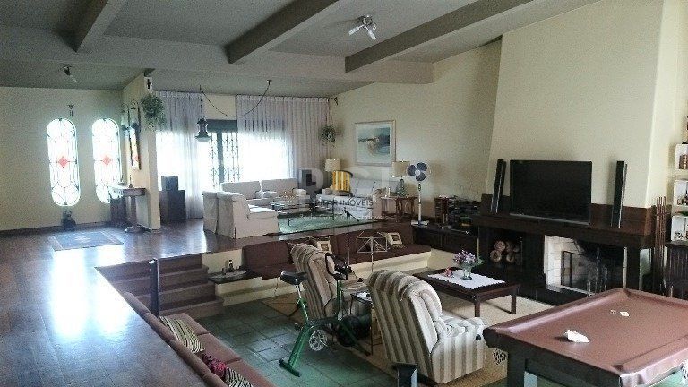 Casa com 4 dormitórios no Bairro Guarujá