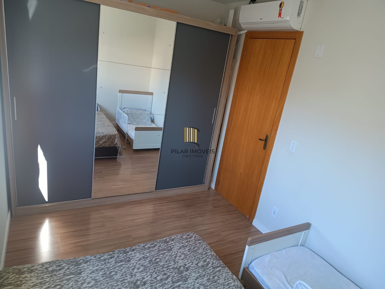 Sobrado em condomínio fechado no bairro Ponta Grossa