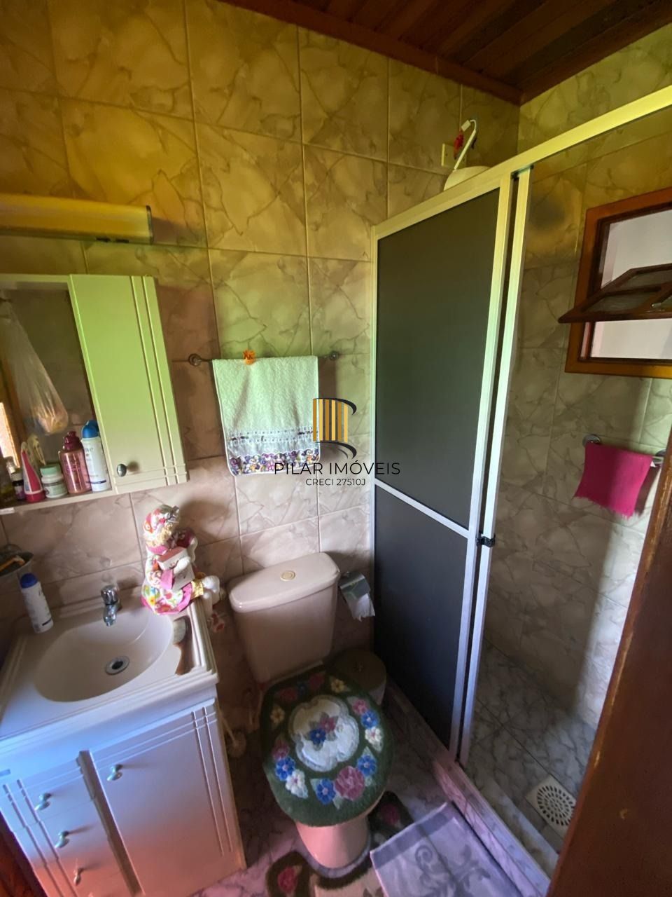 Ótima casa de dois pavimentos localizada no Bairro Restinga