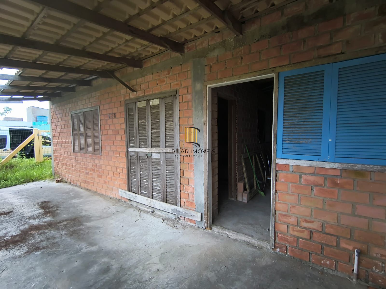 Casa de esquina com 2 dormitorios em Quintão