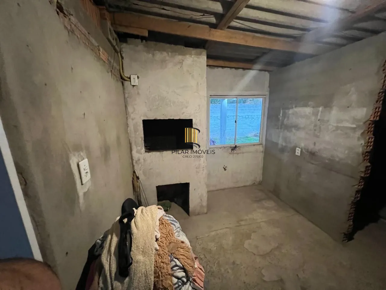 Ótima casa em de 2 dormitórios com piscina  localizada em Viamão