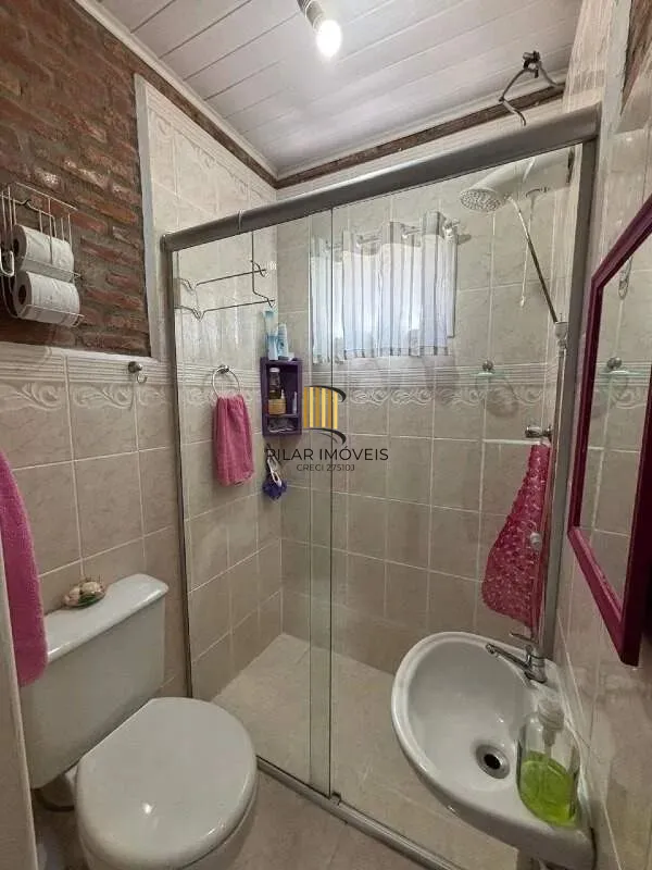 Casa Completa no Condomínio Cantegril: 4 Dormitórios, 2 Suítes, Piscina, Espaço Gourmet, Lareira e Pátio Arborizado