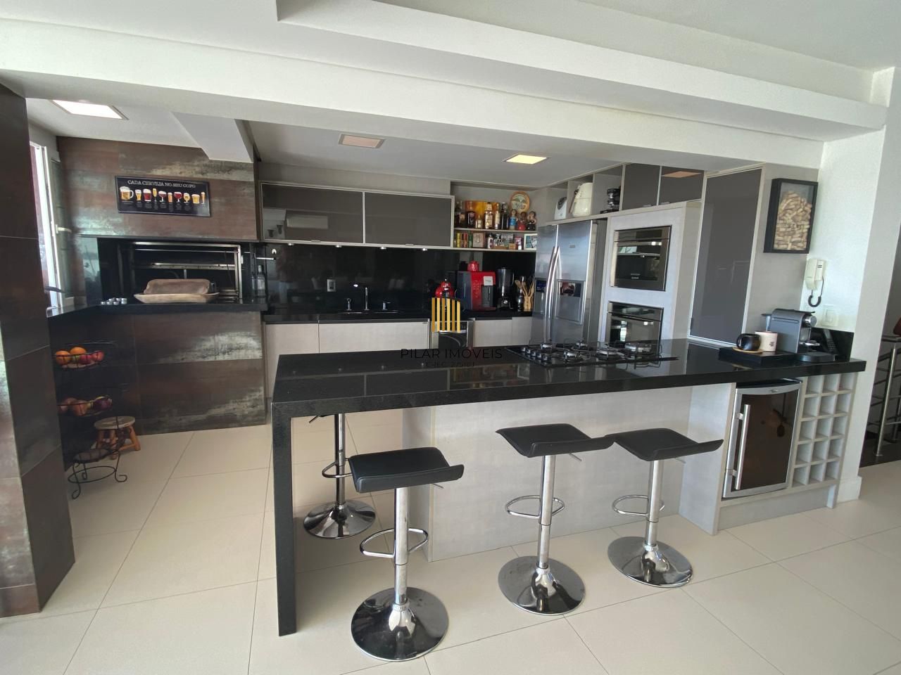 Casa em Ipanema com 4 Dormitórios sendo 3 Suíte