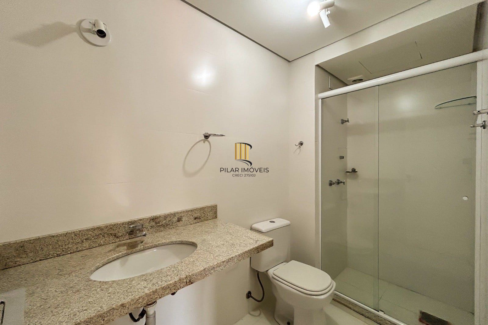 Apartamento no bairro Ipanema, 3 dormitórios - 1 suíte - 2 vagas