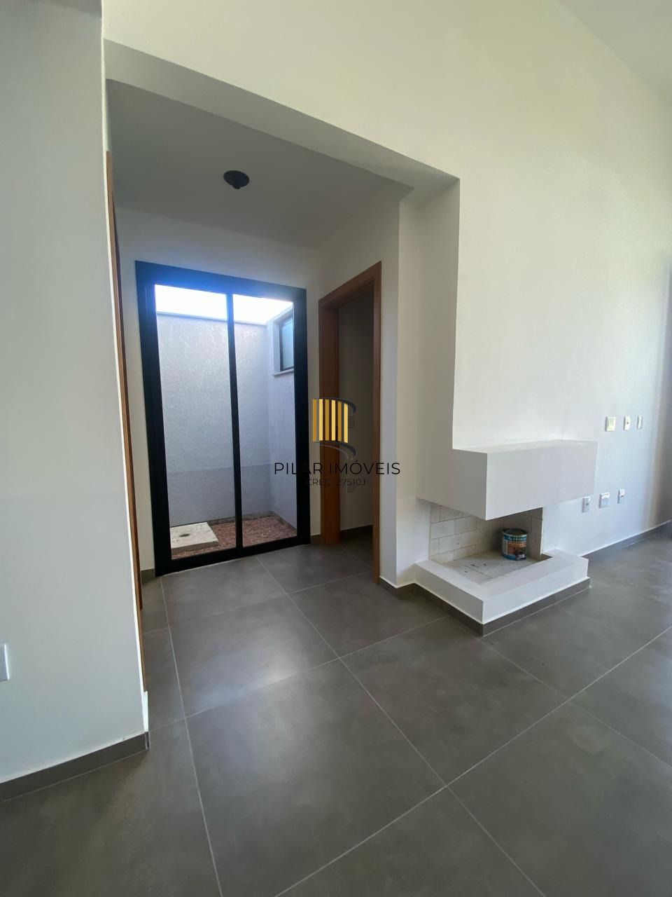 Casa térrea de 3 dormitórios sendo um suíte