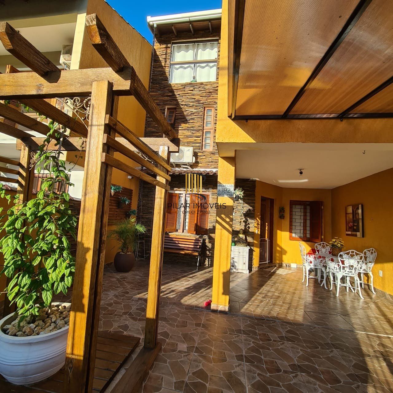 Casa no bairro Hípica - 4 dormitórios