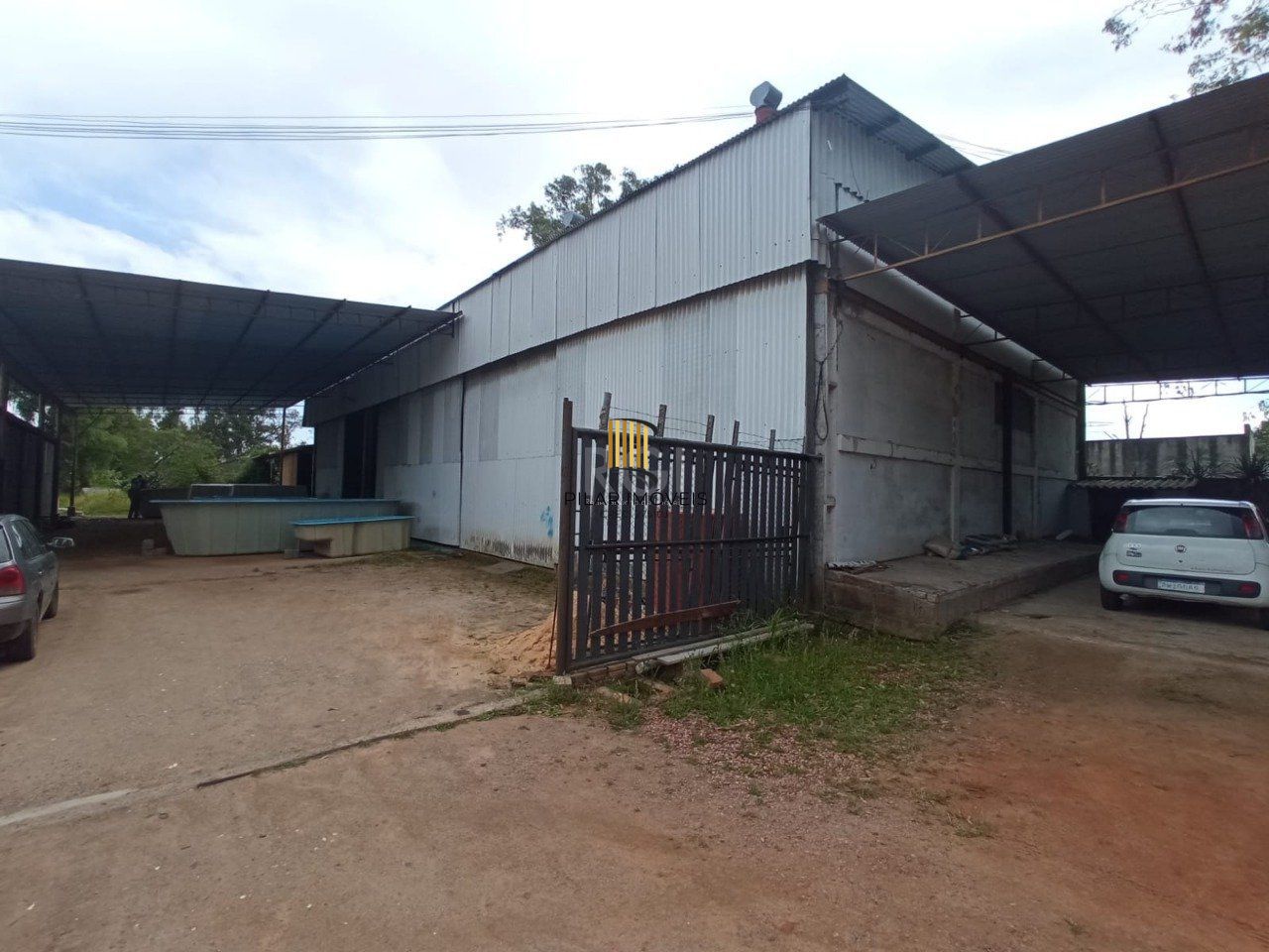 Pavilhão comercial no Bairro Hípica