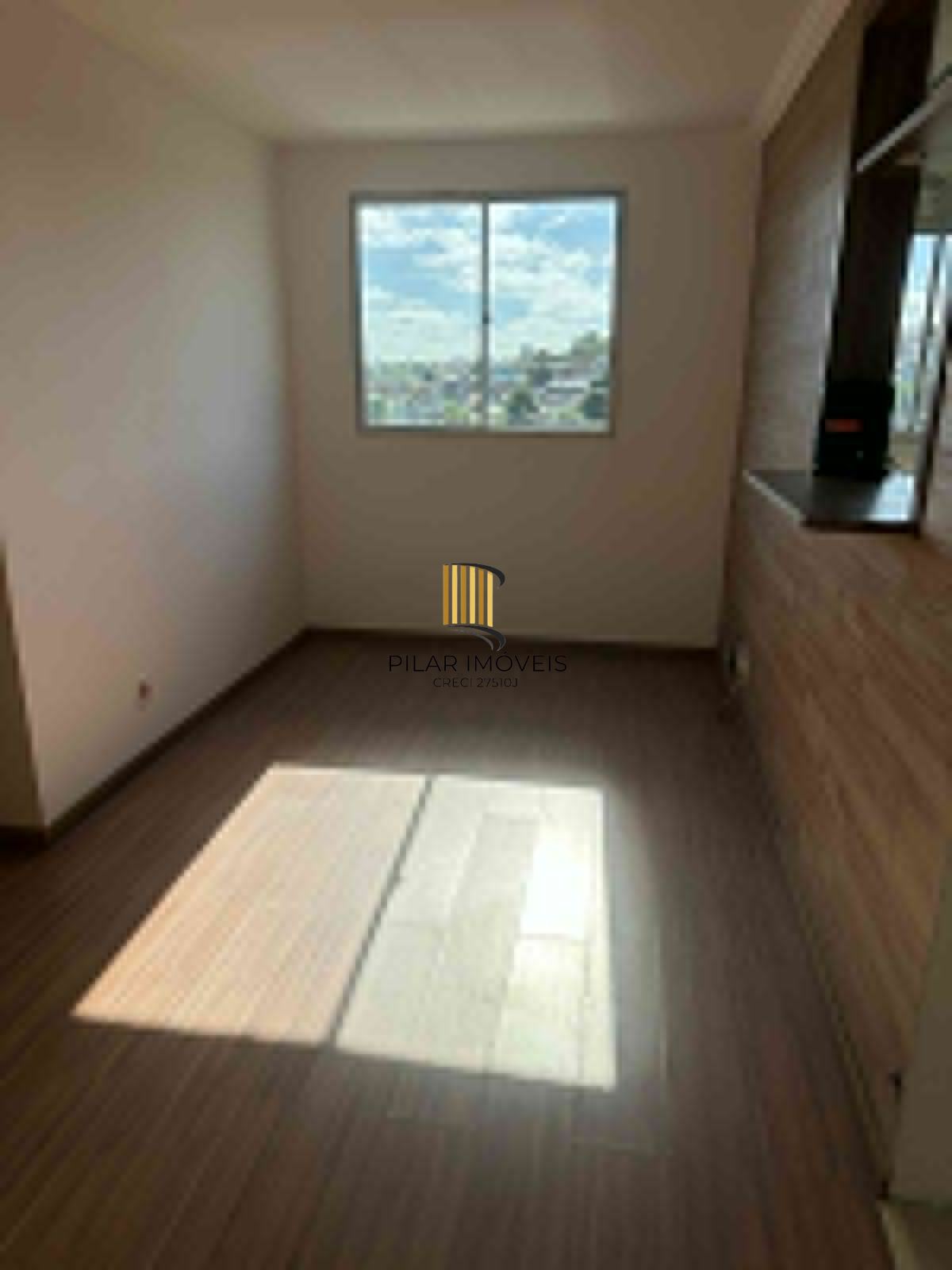 Apartamento com suíte semi mobiliado