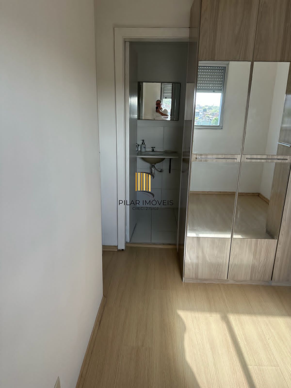 Apartamento com suíte semi mobiliado