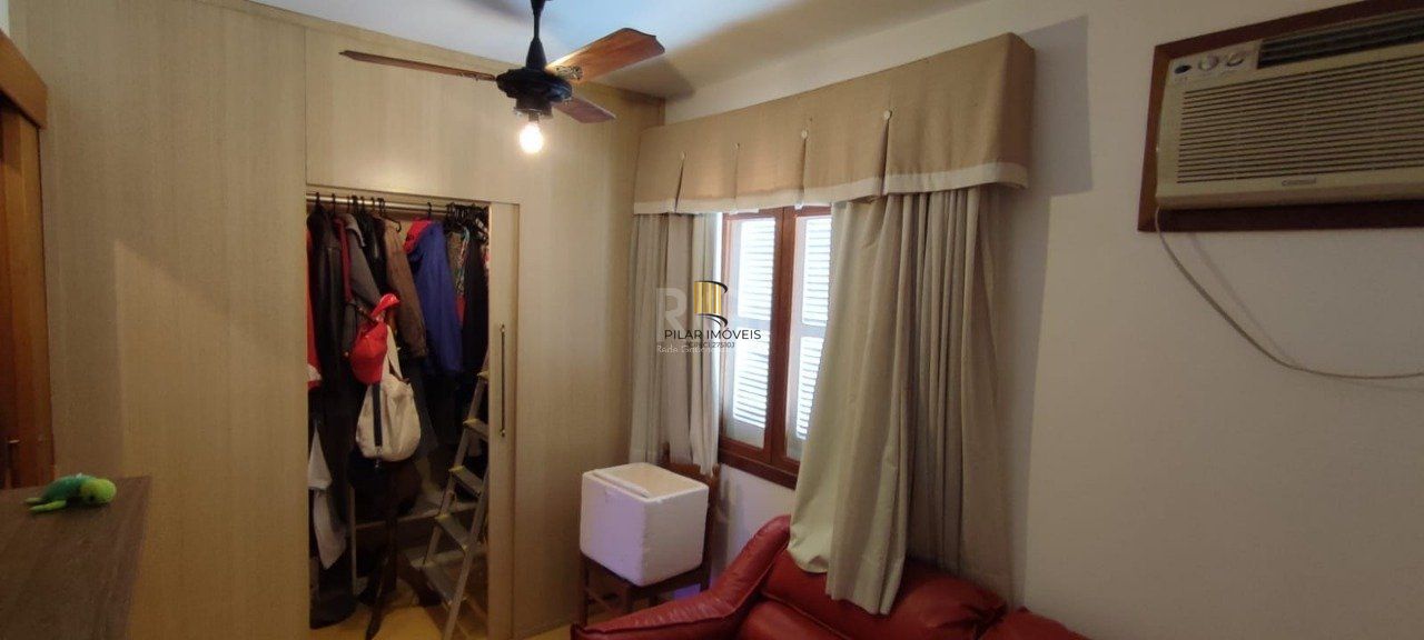 Casa 2 dormitórios no bairro Hípica