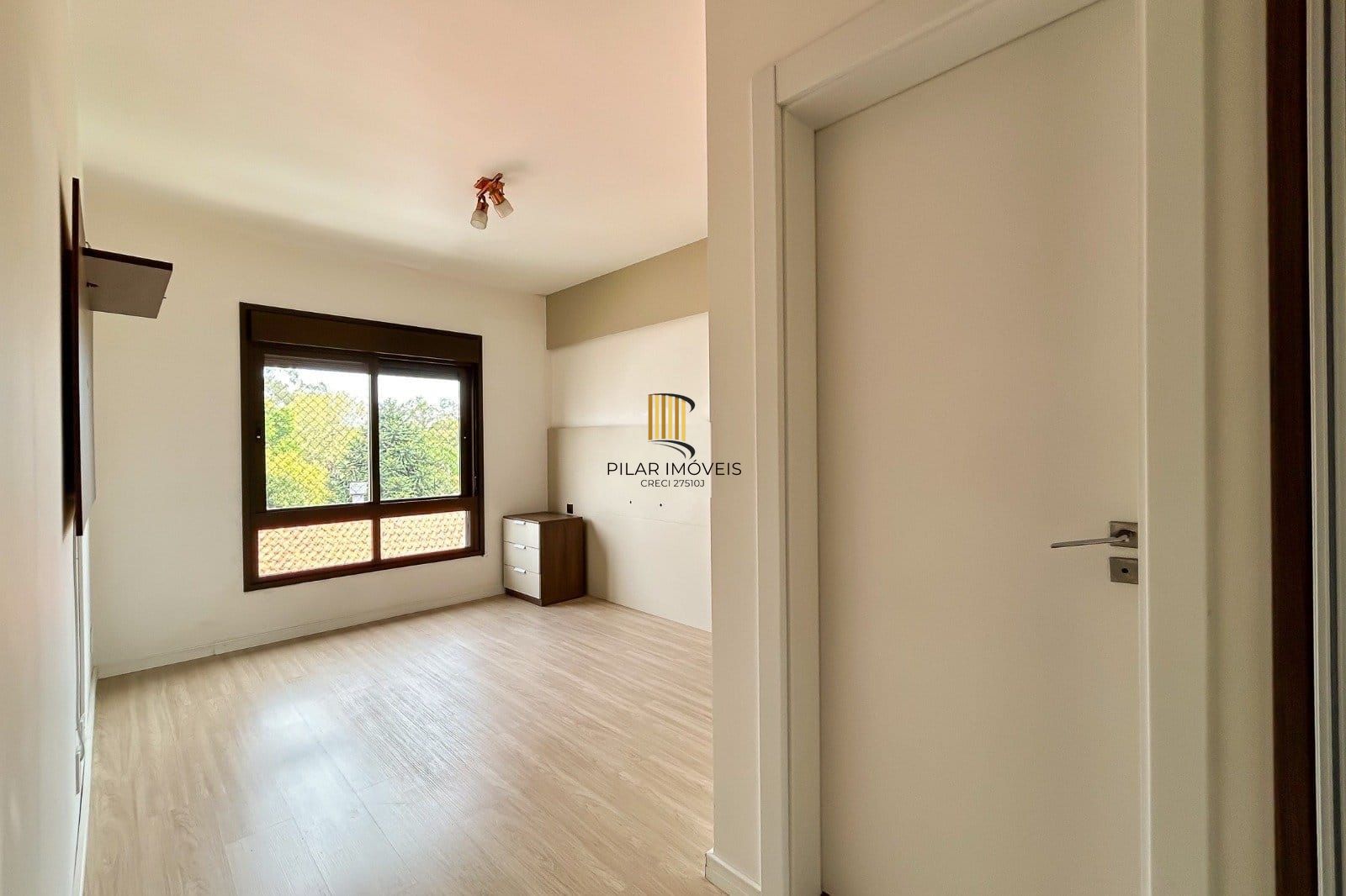 Apartamento no bairro Ipanema, 3 dormitórios - 1 suíte - 2 vagas