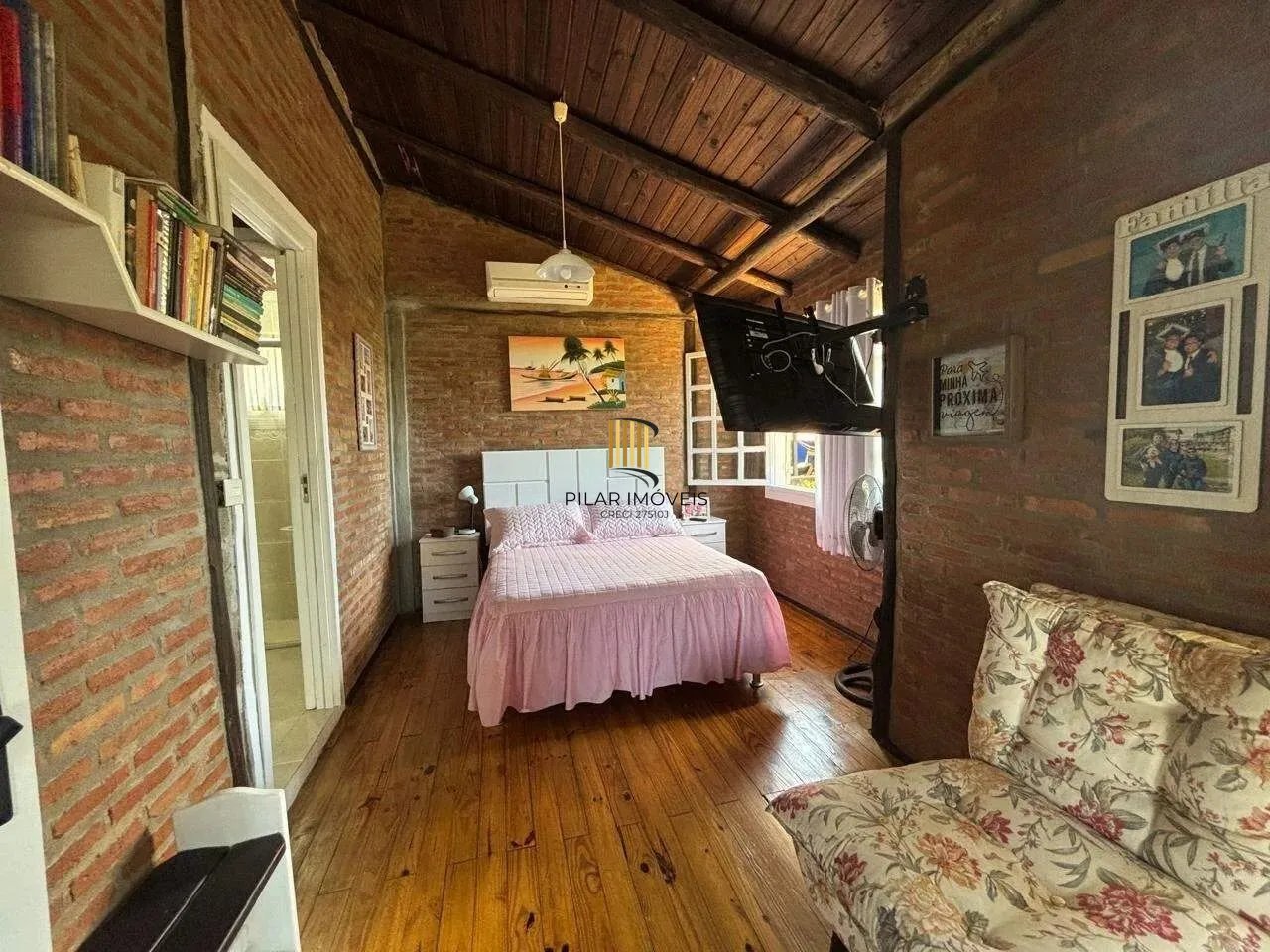 Casa Completa no Condomínio Cantegril: 4 Dormitórios, 2 Suítes, Piscina, Espaço Gourmet, Lareira e Pátio Arborizado