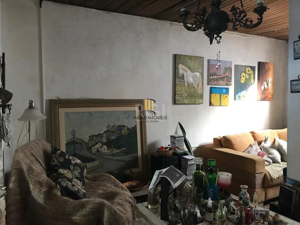 Casa no bairro Camaquã - 4 dormitórios