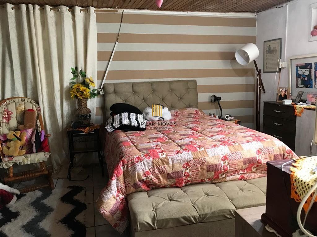 Casa no bairro Camaquã - 4 dormitórios