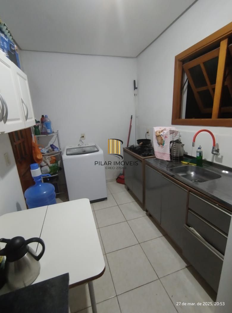 Casa de esquina no bairro Hípica - 2 dormitórios