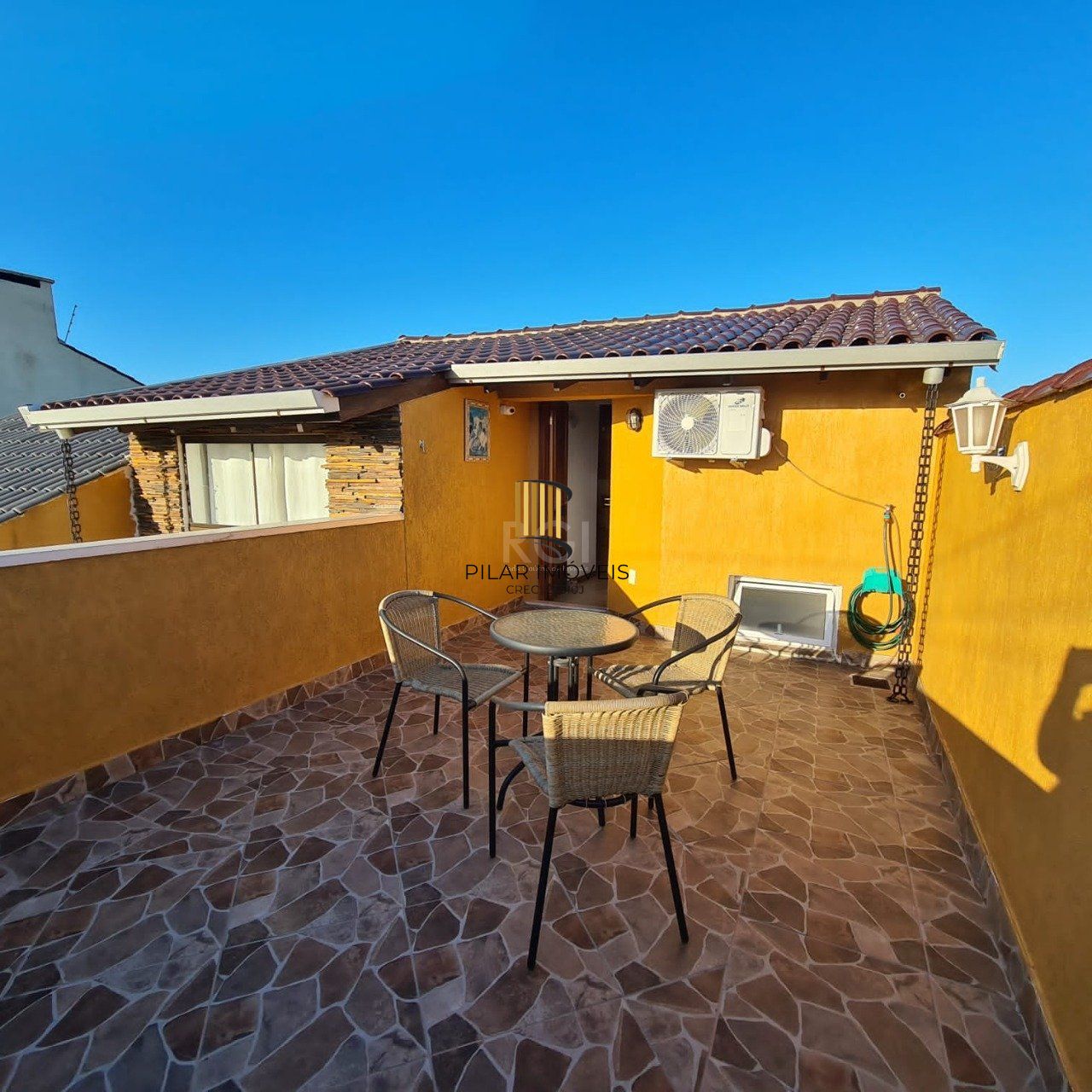 Casa no bairro Hípica - 4 dormitórios