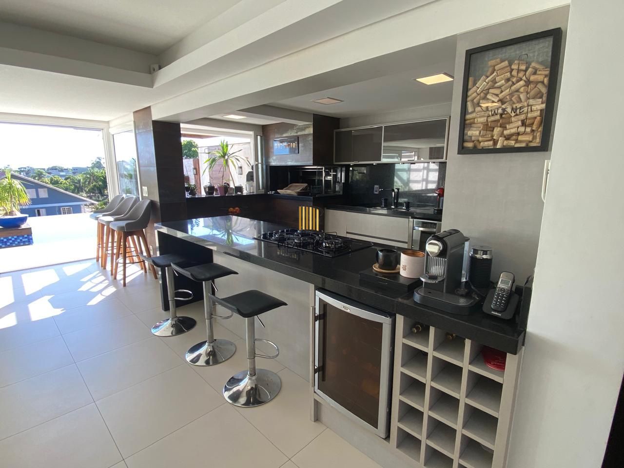 Casa em Ipanema com 4 Dormitórios sendo 3 Suíte