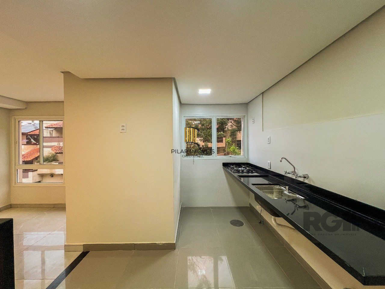 Casa em Condomínio no bairro Pedra Redonda - 5 dormitórios