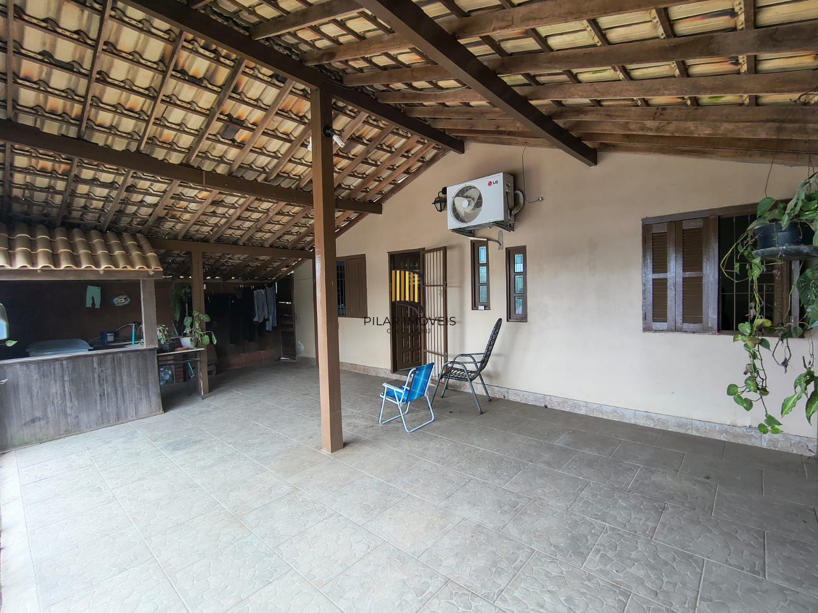 Casa de esquina com 3 dormitórios no bairro Campo Novo