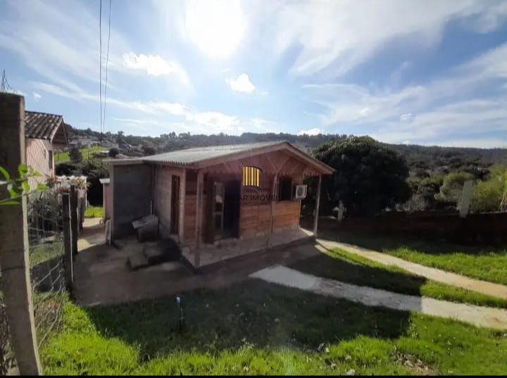 Terreno com 2 casas pré-fabricadas recém-construídas