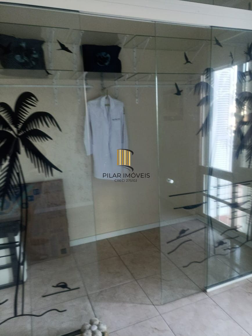 Casa no bairro Camaquã - 3 dormitórios