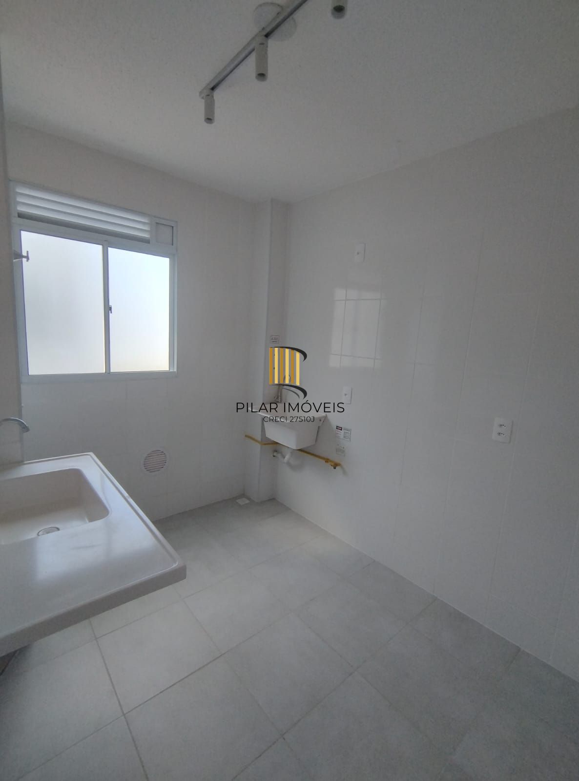 Apartamento de 2 Dormitórios Localizado na Av.Protasio