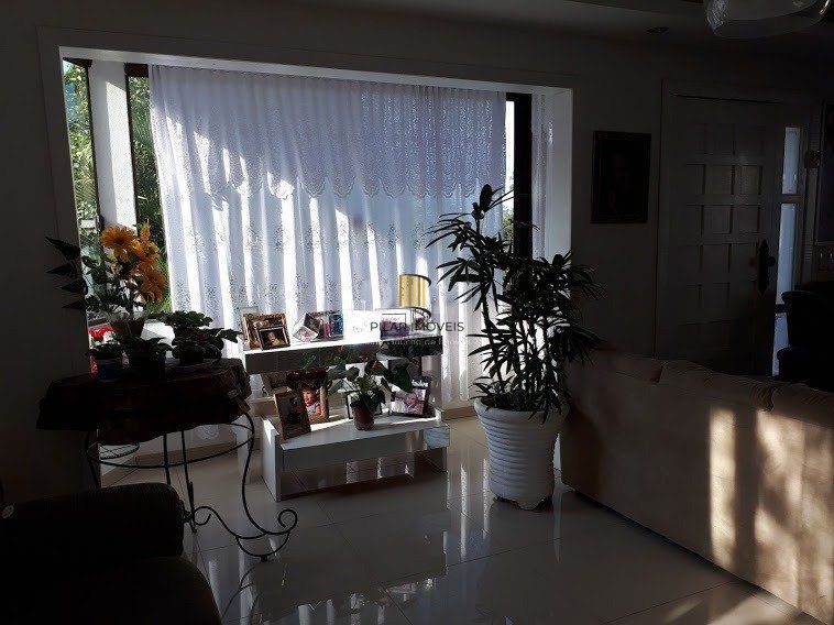 Casa com 4 dormitórios no bairro Vila Nova