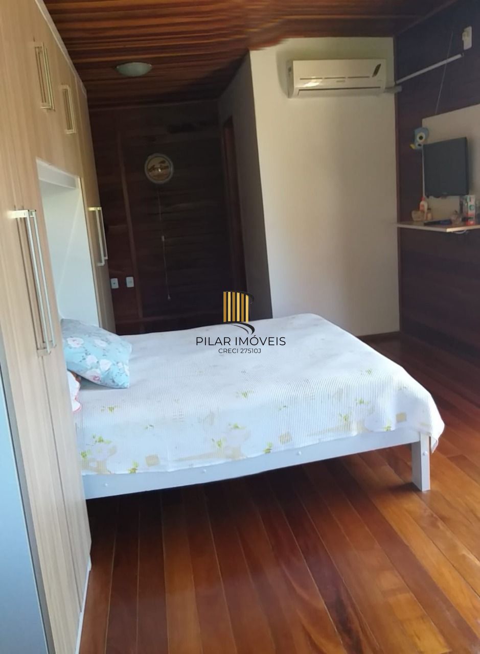 Casa para Venda - 300m², 5 dormitórios, 4 vagas - Vila Nova