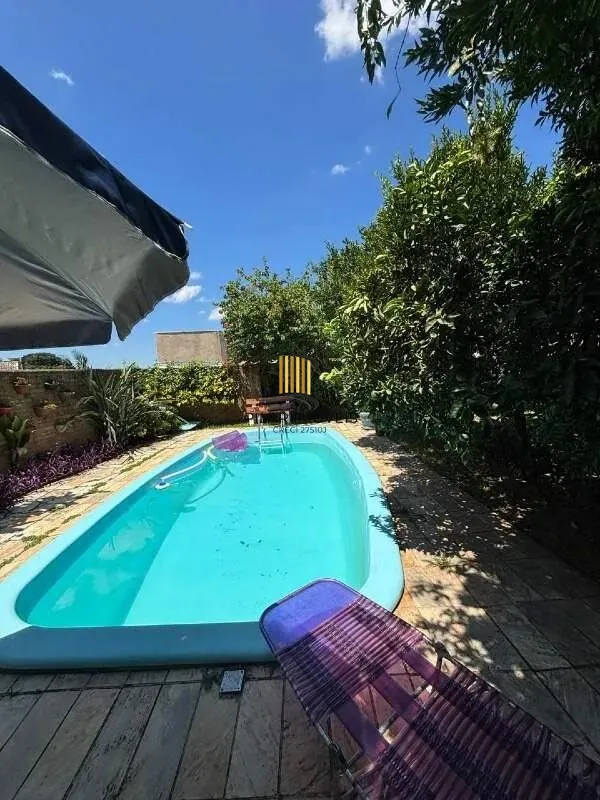 Casa Completa no Condomínio Cantegril: 4 Dormitórios, 2 Suítes, Piscina, Espaço Gourmet, Lareira e Pátio Arborizado