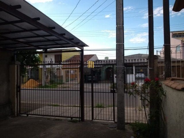 Casa no bairro Hípica - 3 dormitórios