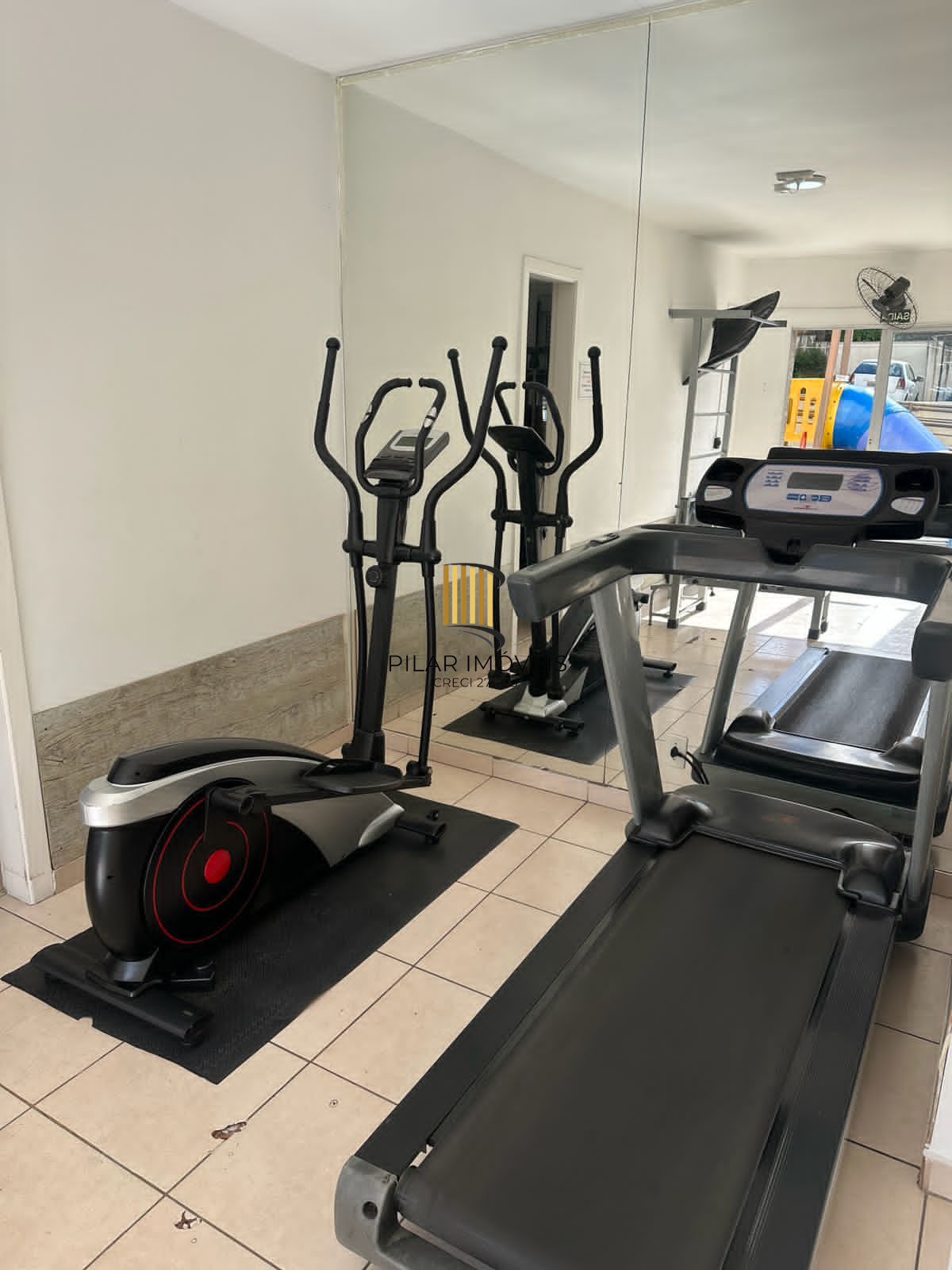 Apartamento com suíte semi mobiliado