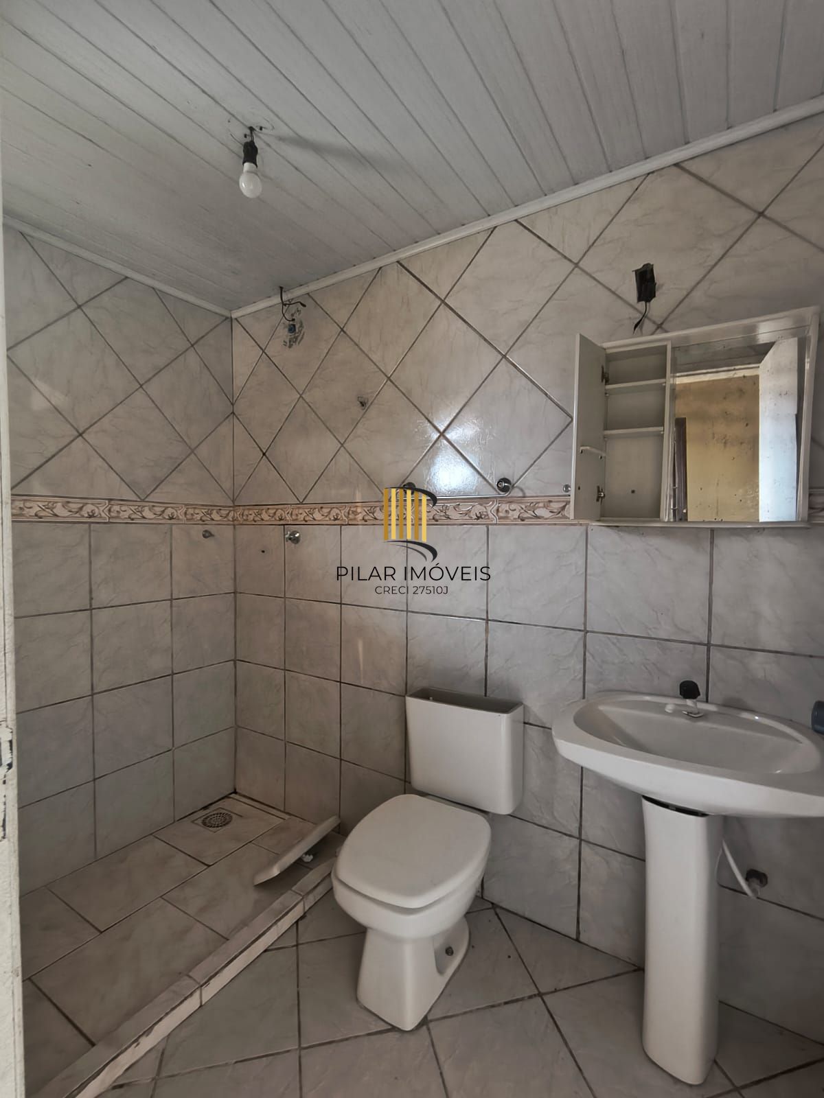 Casa de esquina com 3 dormitórios no bairro Campo Novo