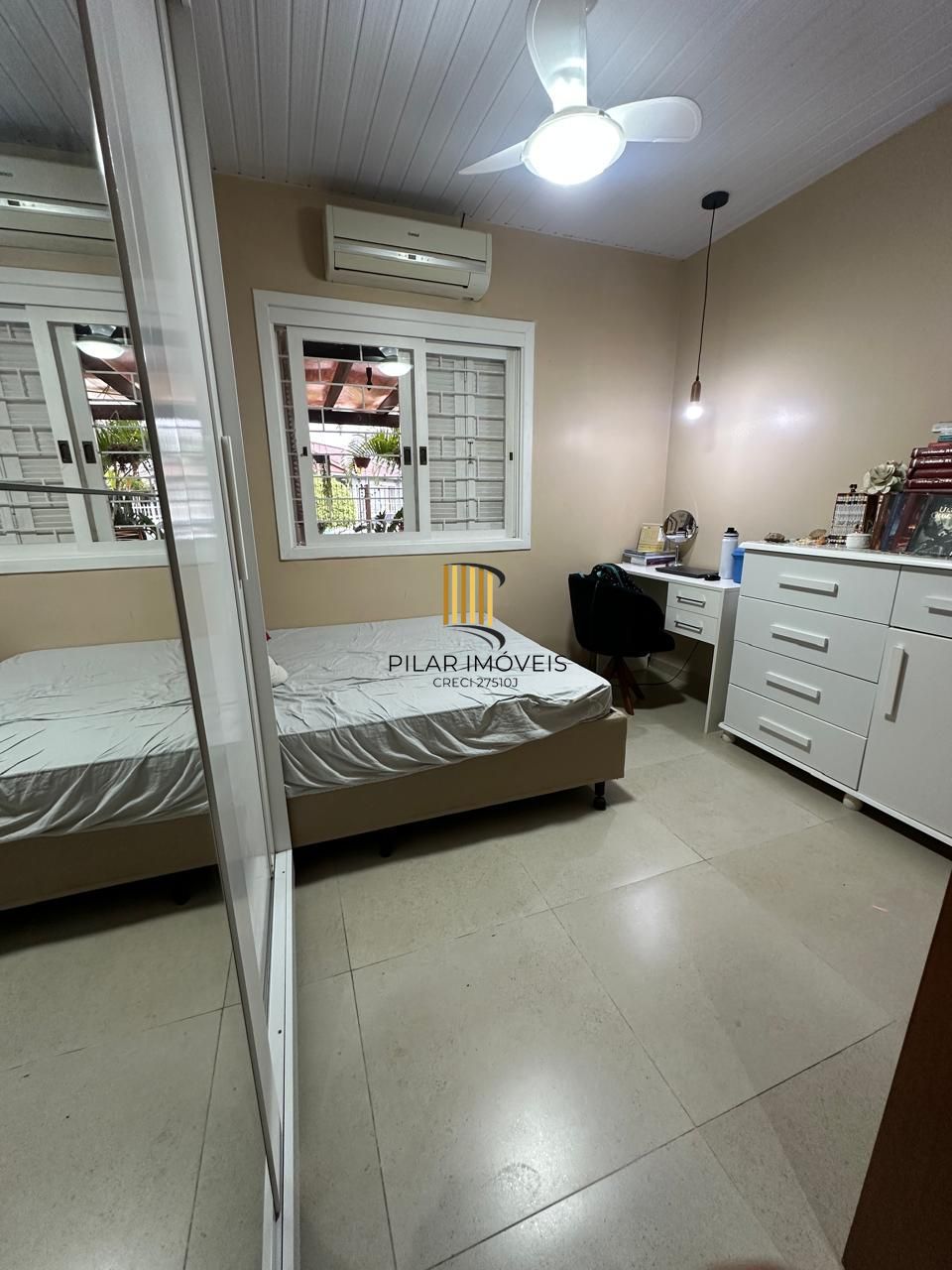 CASA DE ESQUINA NO MORADAS DO SUL - 4 DORMITÓRIOS