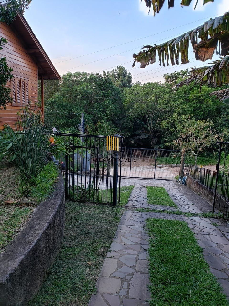 Casa para Venda - 300m², 5 dormitórios, 4 vagas - Vila Nova