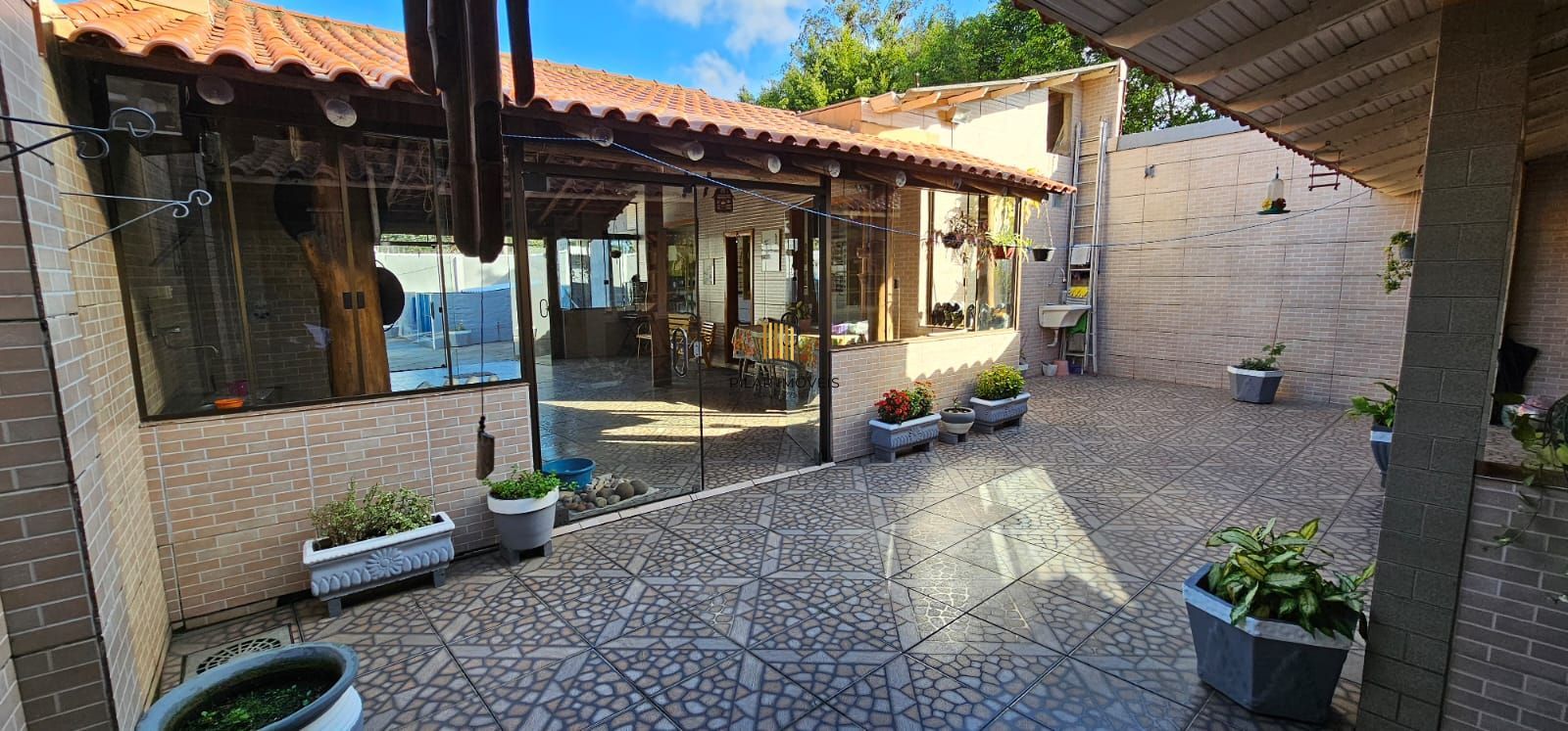 Casa 3 dormitórios Bairro Guarujá